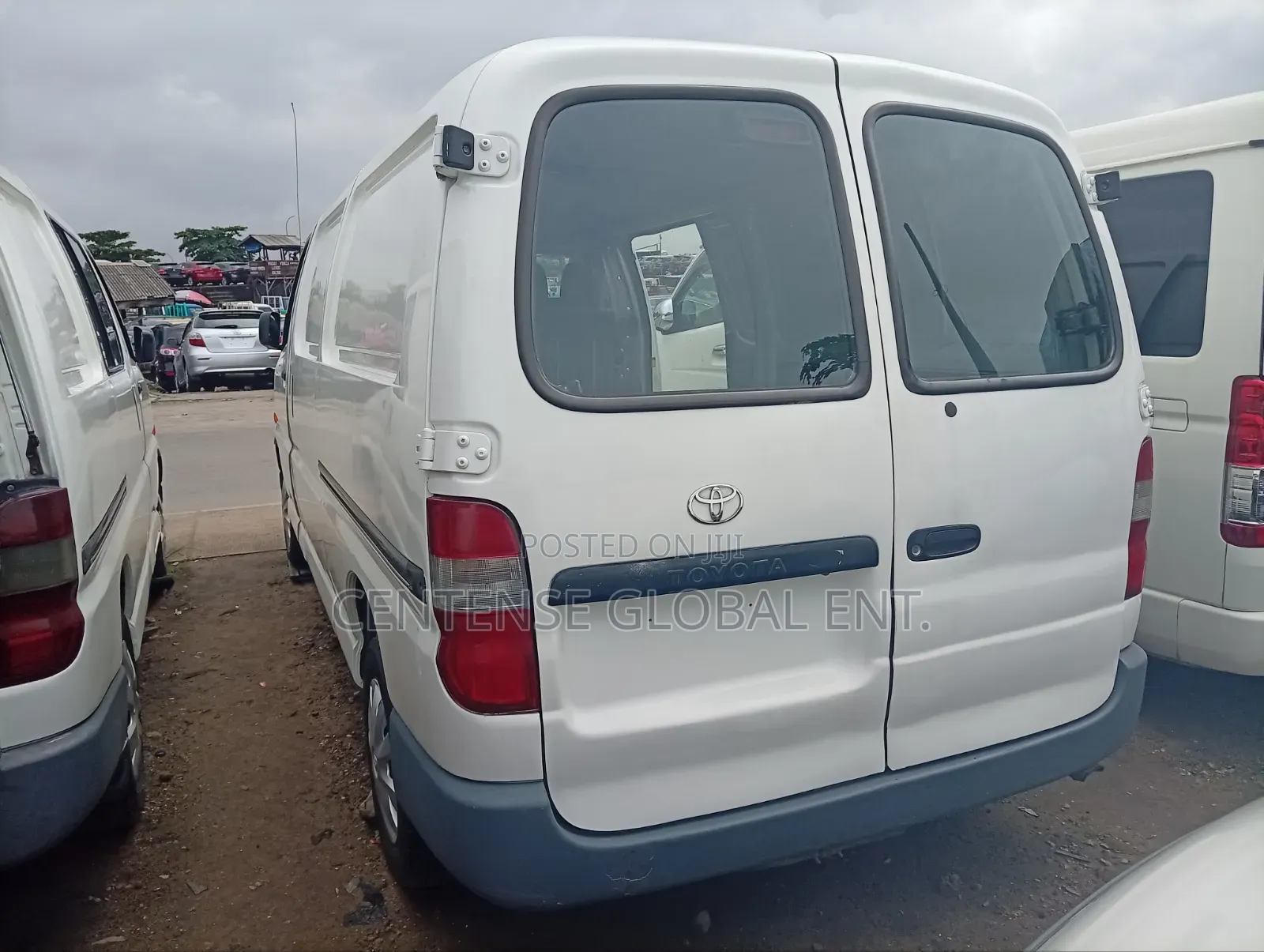 Toyota HiAce 2005 White