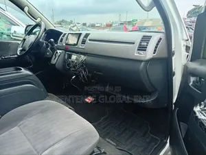 Toyota HiAce 2010 White