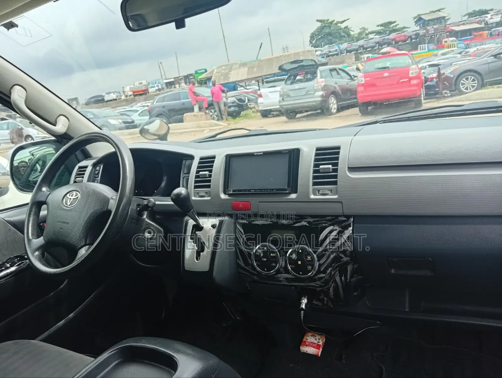 Toyota HiAce 2010 White
