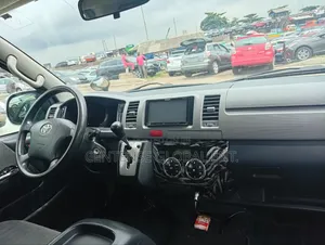 Toyota HiAce 2010 White