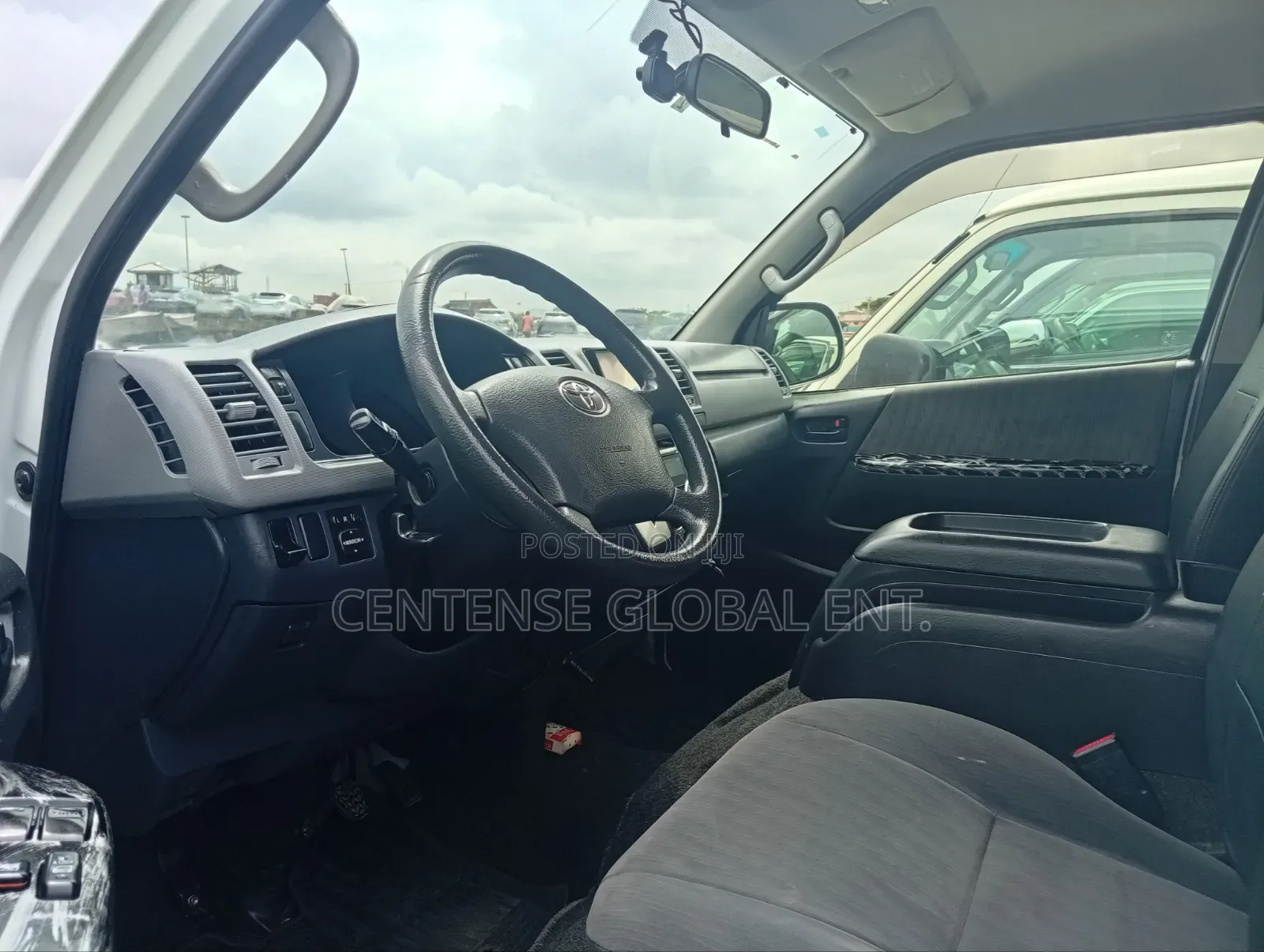 Toyota HiAce 2010 White