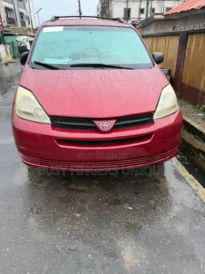 Toyota Sienna 2005 Red