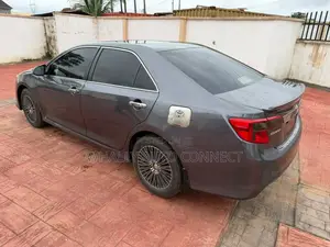 Toyota Camry SE 4dr Sedan (2.5L 4cyl 6A) 2014 Gray