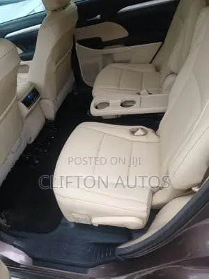 Toyota Highlander XLE 4x2 V6 (3.5L 6cyl 8A) 2017