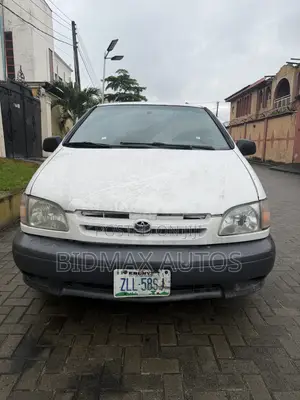 Toyota Sienna LE 2002 White