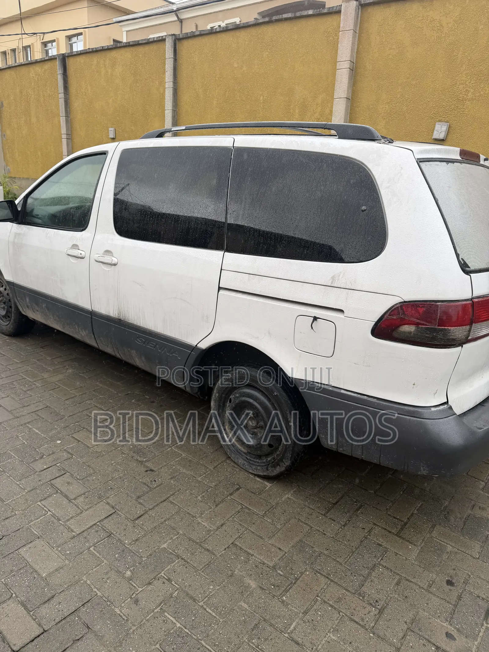 Toyota Sienna LE 2002 White