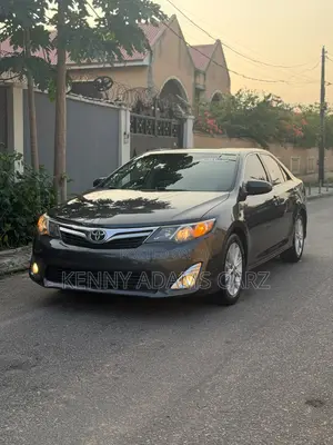 Toyota Camry XLE V6 4dr Sedan (3.5L 6cyl 6A) 2013 Gray
