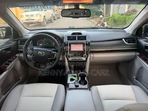 Toyota Camry XLE V6 4dr Sedan (3.5L 6cyl 6A) 2013 Gray