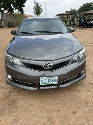 Toyota Camry SE 4dr Sedan (3.5L 6cyl 6A) 2014 Gray
