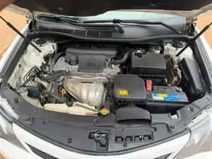 Toyota Camry SE 4dr Sedan w/Prod. End 11/13 (2.5L 4cyl 6A) 2014 White