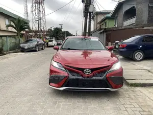 Toyota Camry SE (2.5L 4cyl 8A) 2019 Red