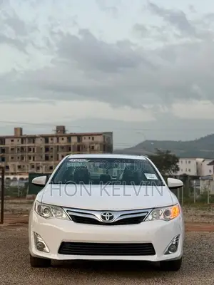 Toyota Camry XLE 4dr Sedan (2.5L 4cyl 6A) 2013 White