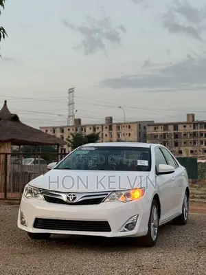 Toyota Camry XLE 4dr Sedan (2.5L 4cyl 6A) 2013 White