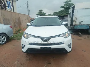 Toyota RAV4 LE 4dr SUV AWD (2.5L 4cyl 6A) 2018 White