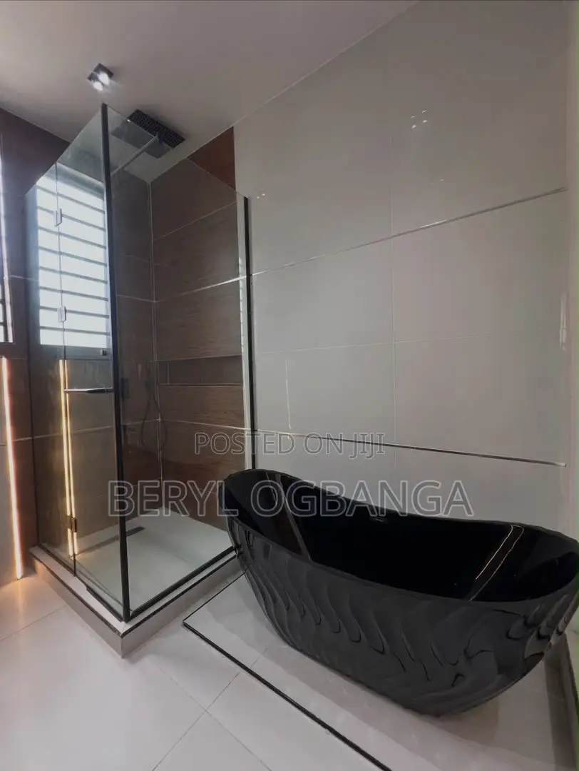 5bdrm Duplex in Ikota for sale