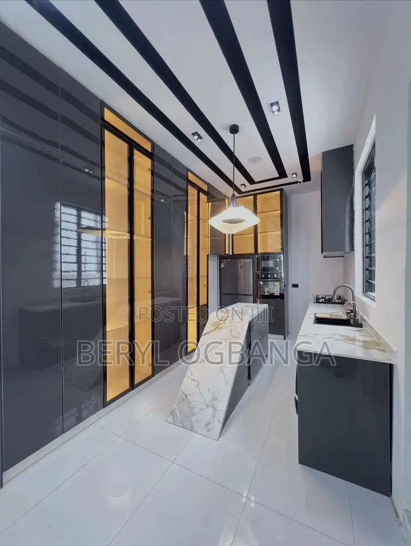 5bdrm Duplex in Ikota for sale