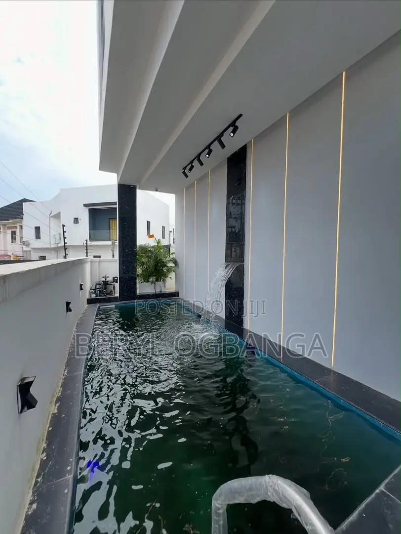 5bdrm Duplex in Ikota for sale