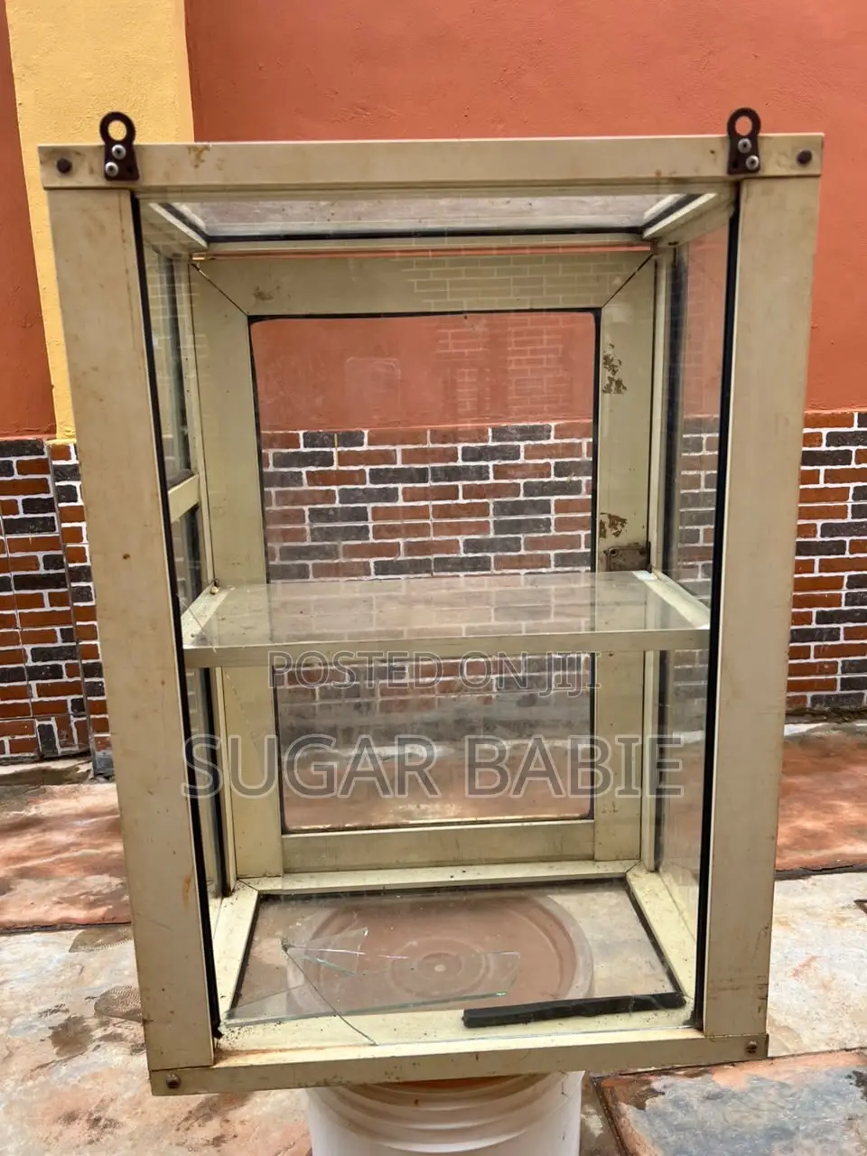 Show Glass