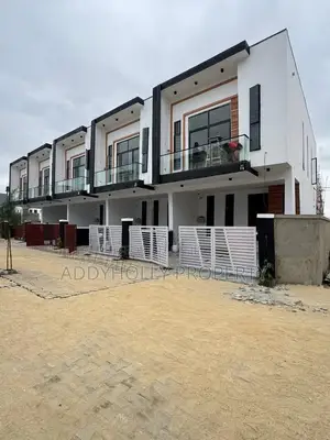 4bdrm Duplex in Ikota for sale