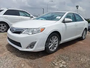Toyota Camry SE 4dr Sedan (2.5L 4cyl 6A) 2012 White