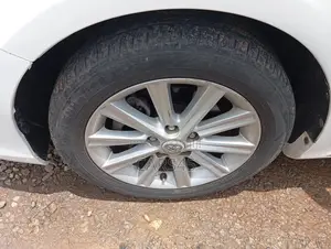 Toyota Camry SE 4dr Sedan (2.5L 4cyl 6A) 2012 White