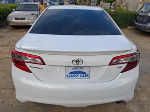 Toyota Camry SE 4dr Sedan (2.5L 4cyl 6A) 2014 White