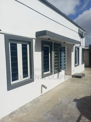 1bdrm Room & Parlour in Ilupeju Estate, Alakia for rent