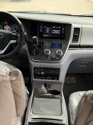 Toyota Sienna 2017 White