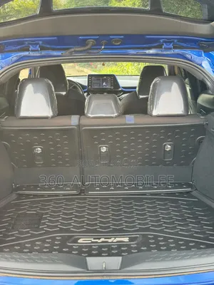 Toyota C-HR XLE 2021 Blue