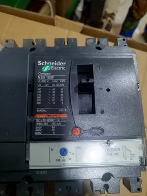 4p 100A McCb Schneider Compact Breaker