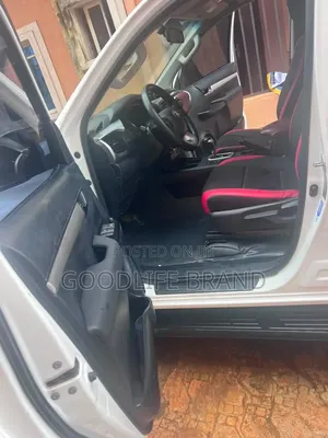 Toyota Hilux 2024 White