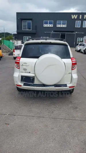 Toyota RAV4 2011 White