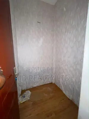 Mini Flat in Osapa london for rent