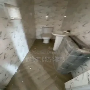 2bdrm Block of Flats in CHallenge / Mushin for rent