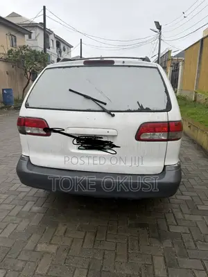 Toyota Sienna LE 2002 White