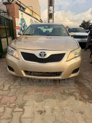 Toyota Camry 2009 Gold