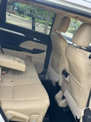 Toyota Highlander XLE 4x4 V6 (3.5L 6cyl 8A) 2017 White