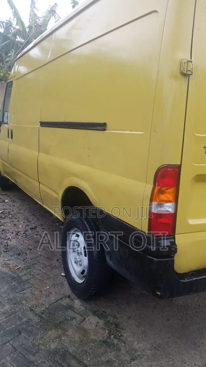 Ford Transit 2005 Yellow