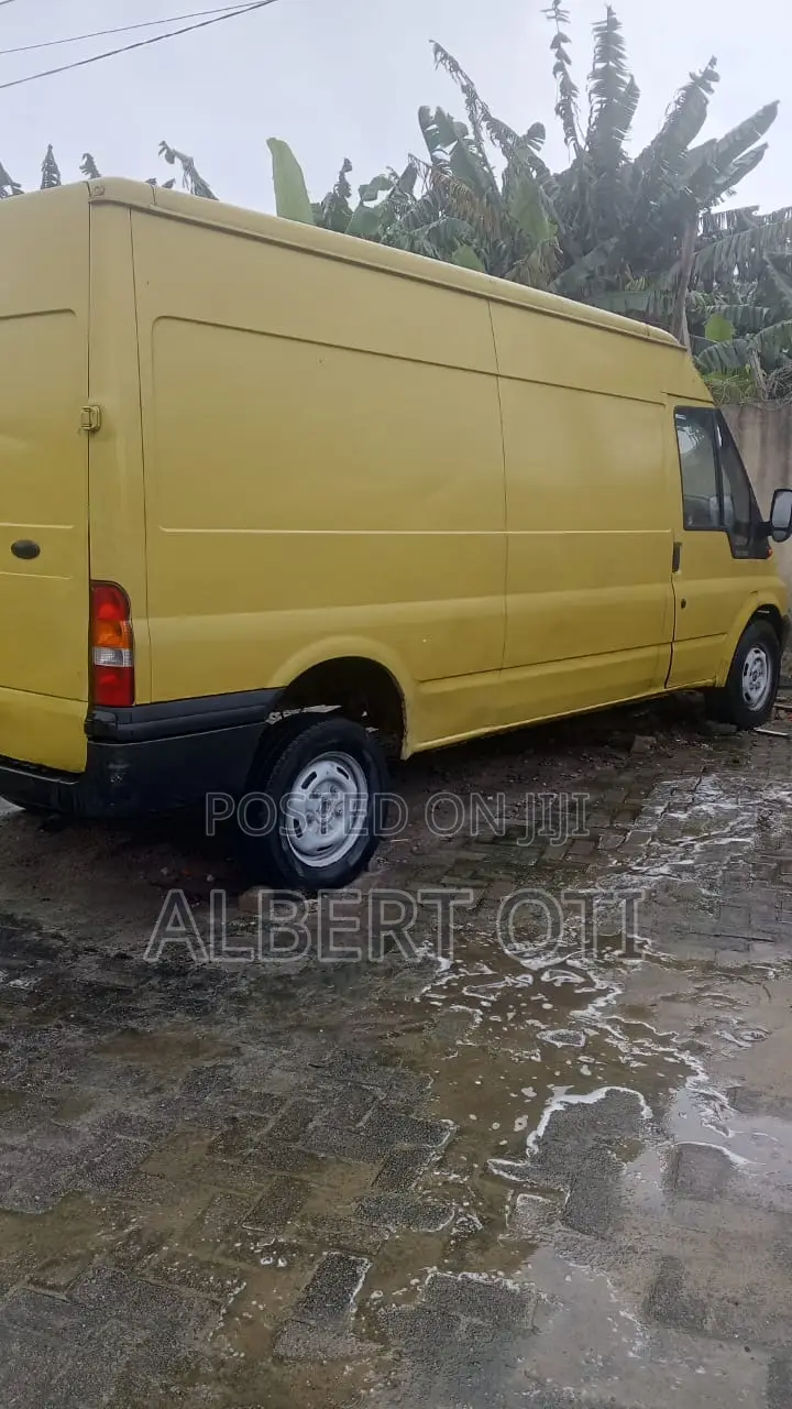 Ford Transit 2005 Yellow