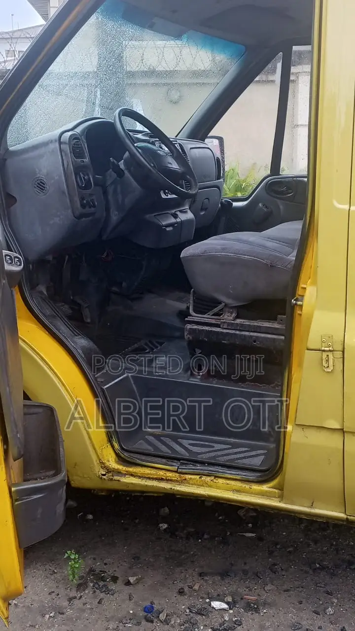 Ford Transit 2005 Yellow