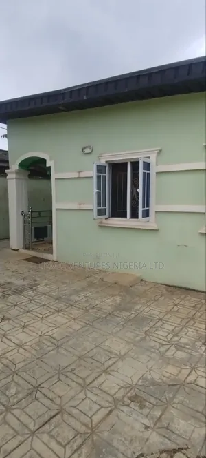 3bdrm Bungalow in Isuti Rd, Ikotun / Ikotun/Igando for sale