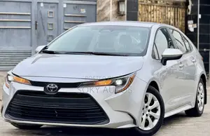 Toyota Corolla LE 2024 Silver