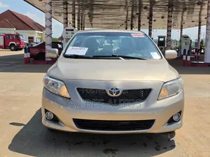 Toyota Corolla LE 4dr Sedan (1.8L 4cyl 4A) 2010 Gold