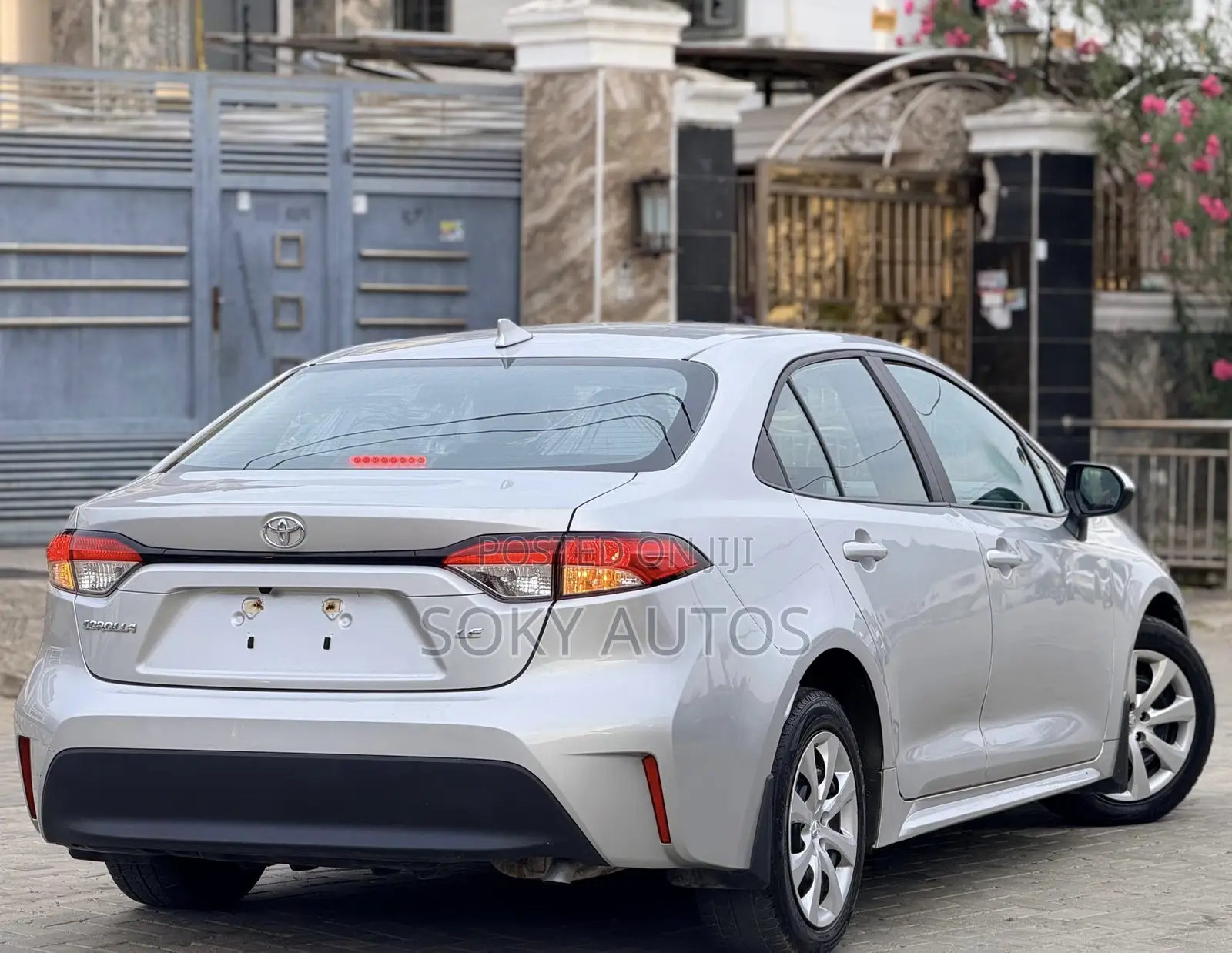 Toyota Corolla LE 2024 Silver