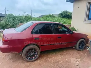 Toyota Corolla 2000 Red