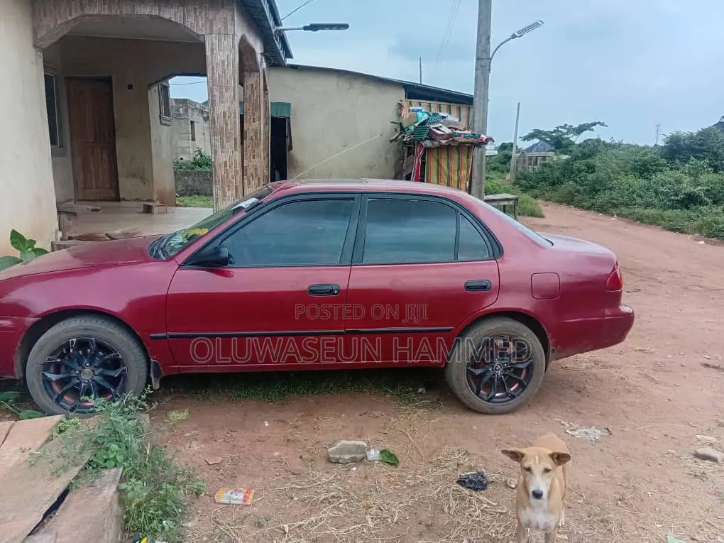 Toyota Corolla 2000 Red