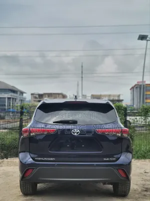 Toyota Highlander XLE 2021 Blue