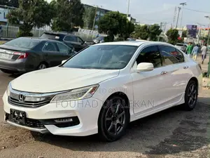 Honda Accord Touring 4dr Sedan FWD (3.5L 6cyl 6A) 2016 White