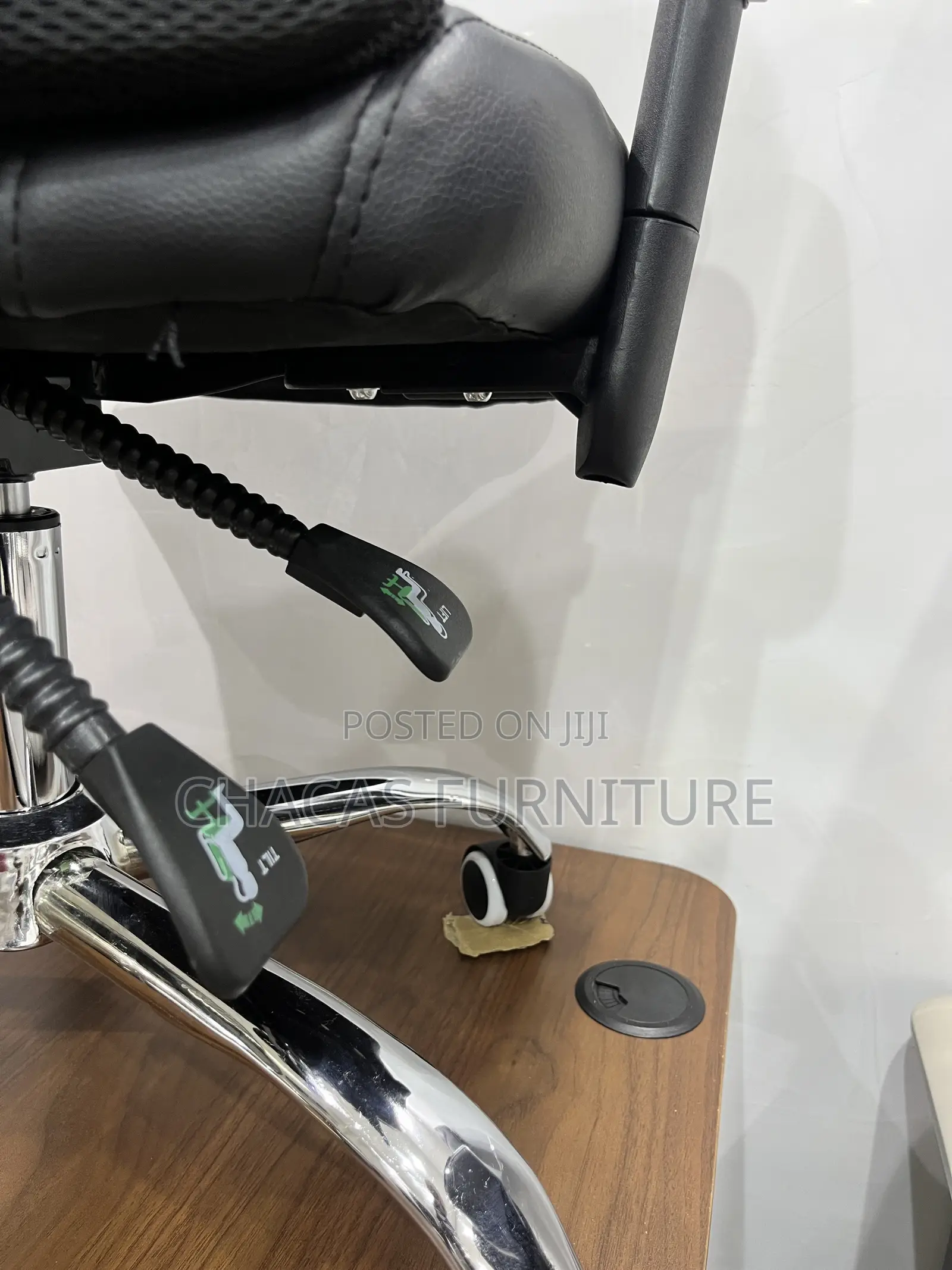 Executive High-Back Ergonomic Mesh Chair With Chrome Spine Support