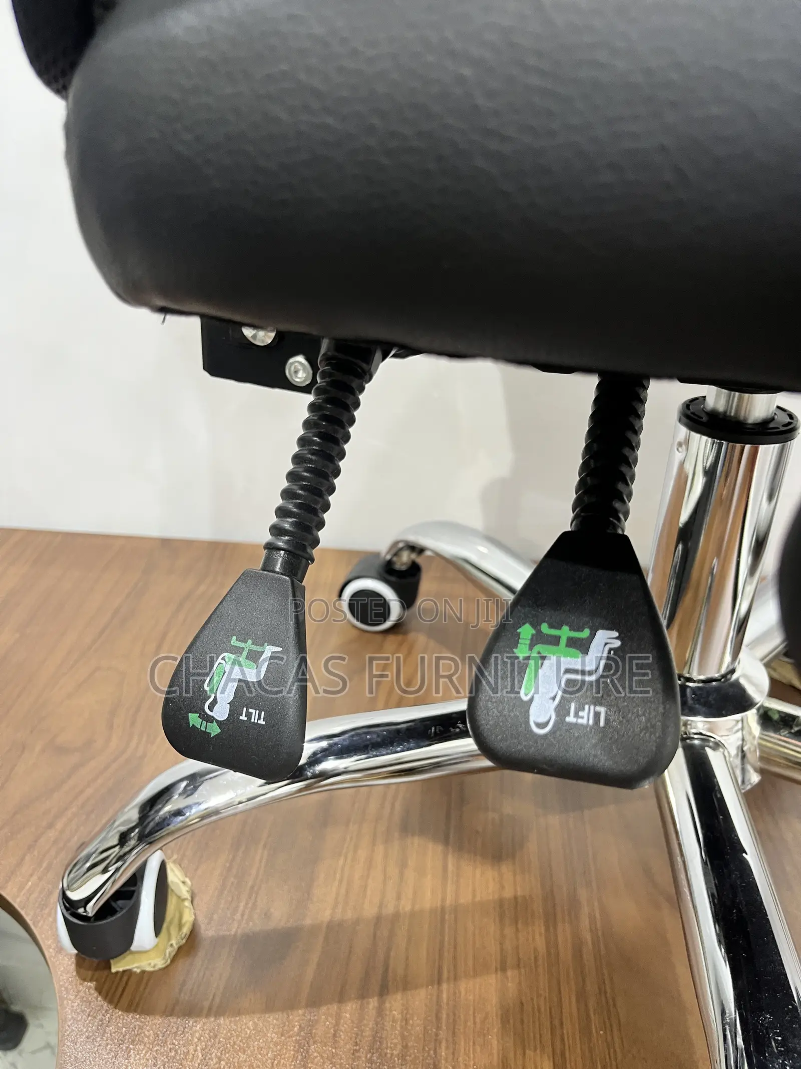 Executive High-Back Ergonomic Mesh Chair With Chrome Spine Support